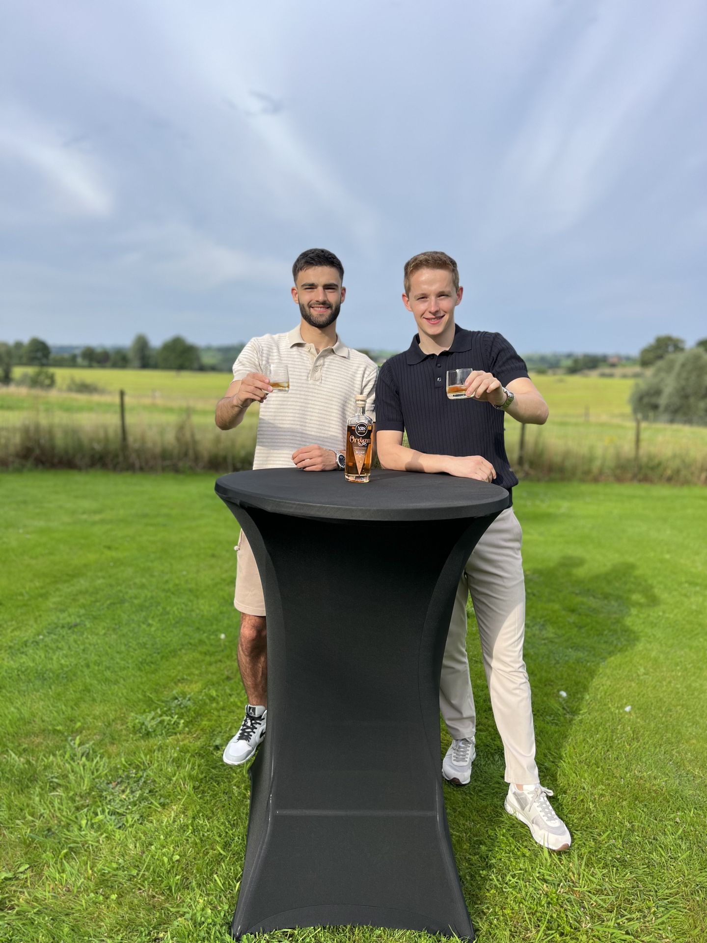 Xavier & Romain (XRS spirits) présentant leur spiritueux "Orgazm" Xavier & Romain présentant leur spiritueux "Orgazm"